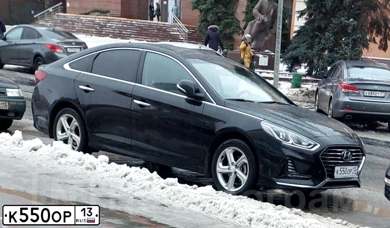 Фото автомобиля HYUNDAI SONATA, 2019 — госномер К550ОР13. Цвет: ЧЕРНЫЙ
