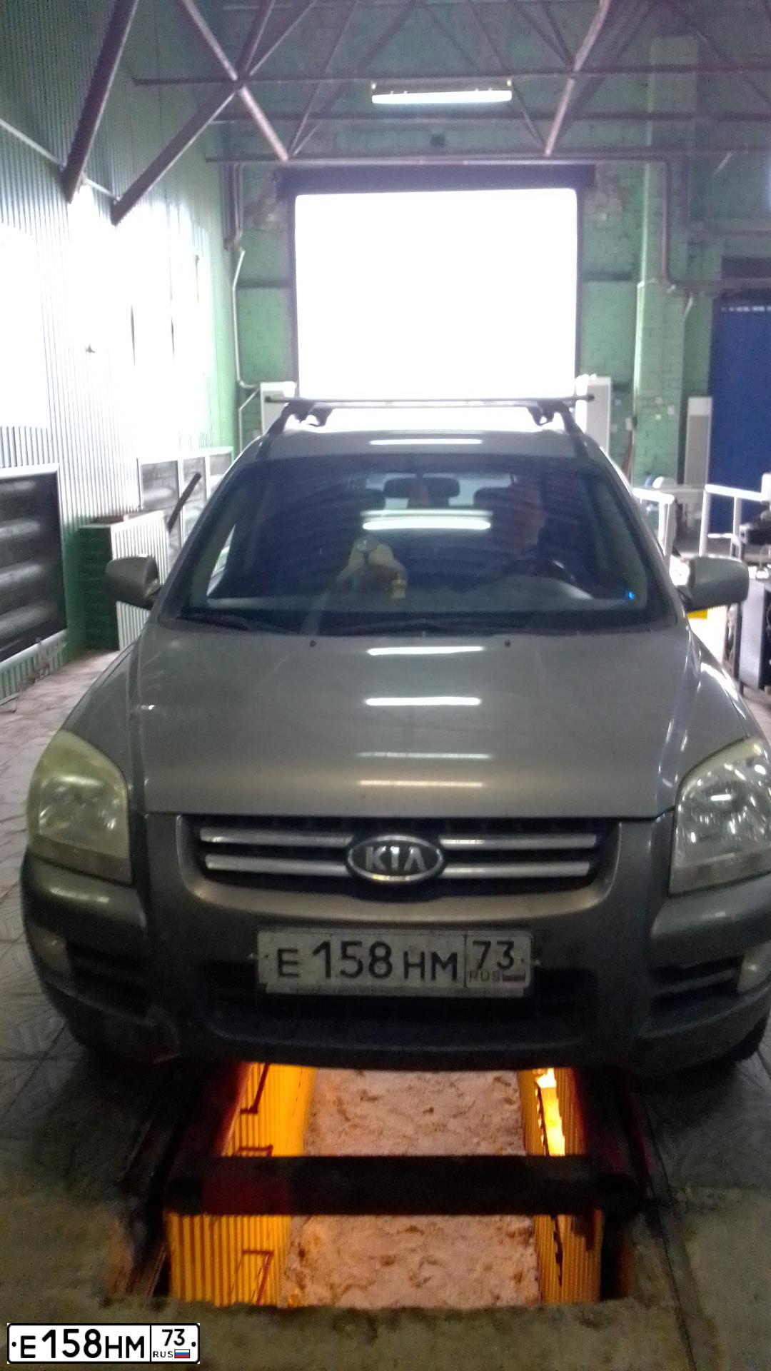 Фото автомобиля KIA SPORTAGE, 2007 — госномер Е158НМ73. Цвет: ТЕМНО-СЕРЫЙ