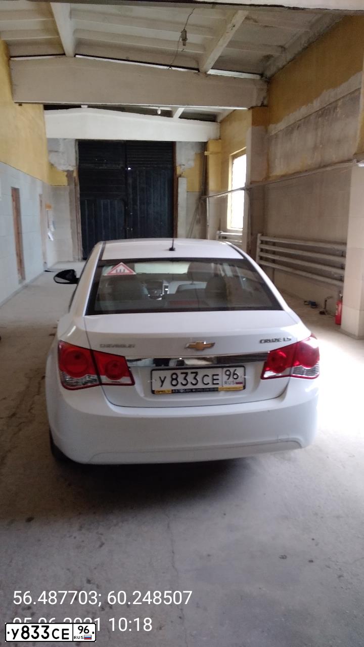 Фото автомобиля CHEVROLET CRUZE, 2012 — госномер У833СЕ96. Цвет: Белый