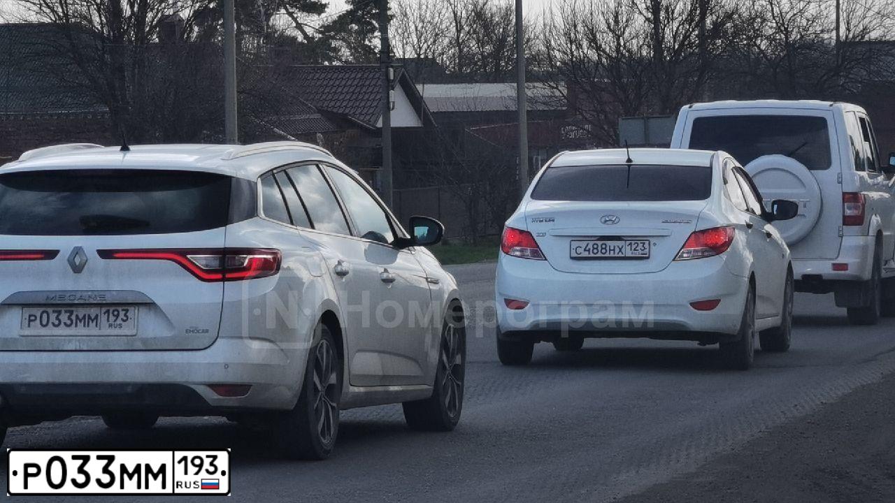 Фото автомобиля RENAULT MEGANE, 2018 — госномер Р033ММ123. Цвет: Белый