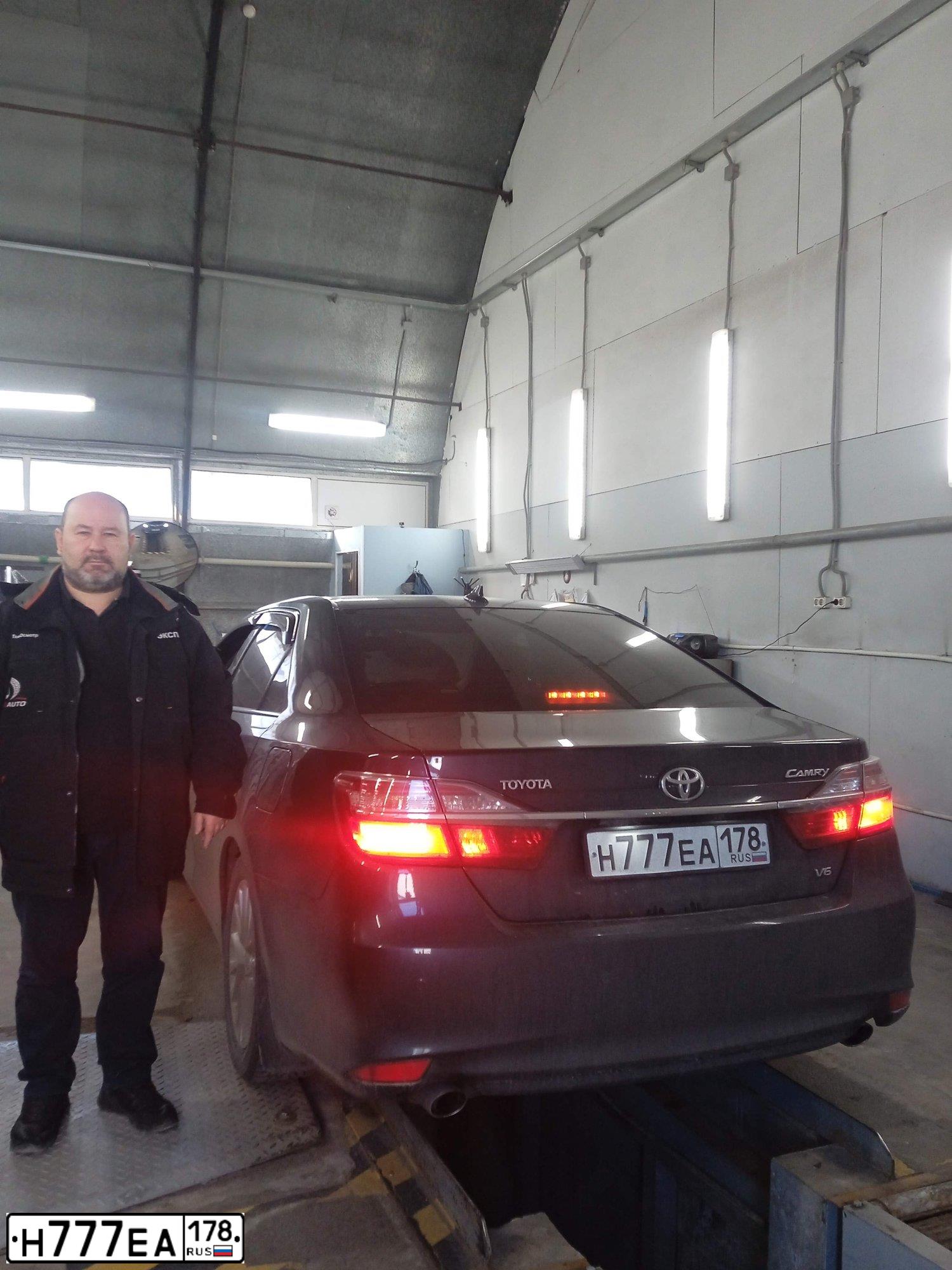Фото автомобиля МЕРСЕДЕС-БЕНЦ CLS 63 AMG, 2012 — госномер Н752РВ198. Цвет: СЕРО-ЗЕЛЕНЫЙ