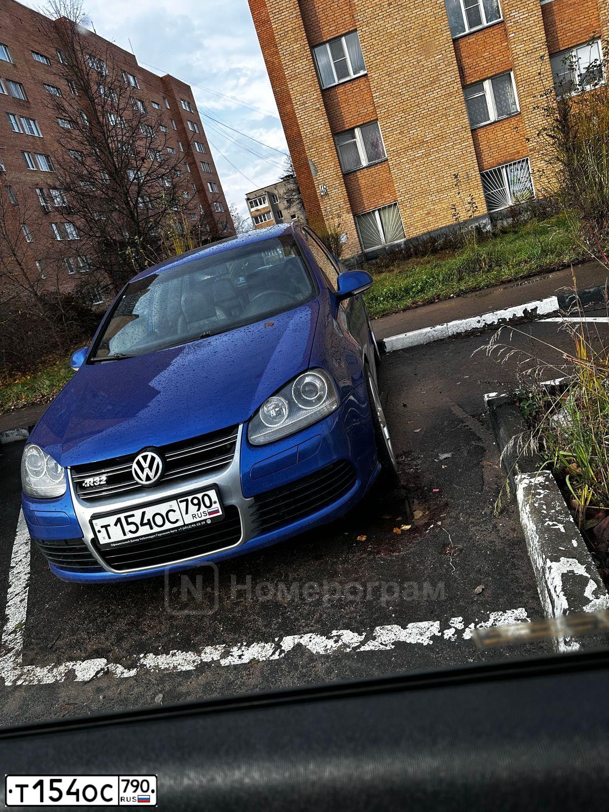 Фото автомобиля VOLKSWAGEN GOLF, 2006 — госномер Т154ОС790. Цвет: СИНИЙ