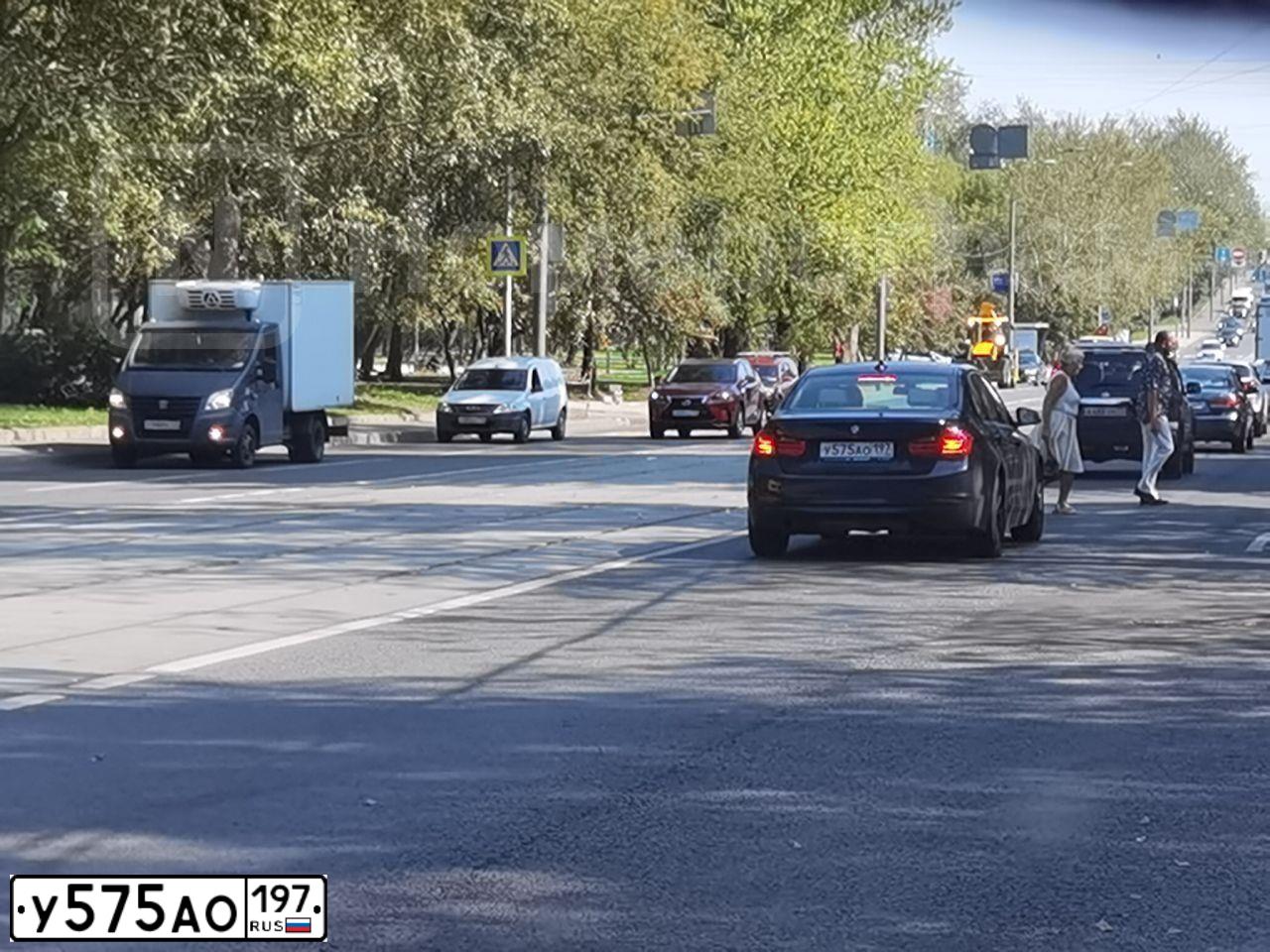 Фото автомобиля BMW 320, 2012 — госномер О216ВА977. Цвет: синий