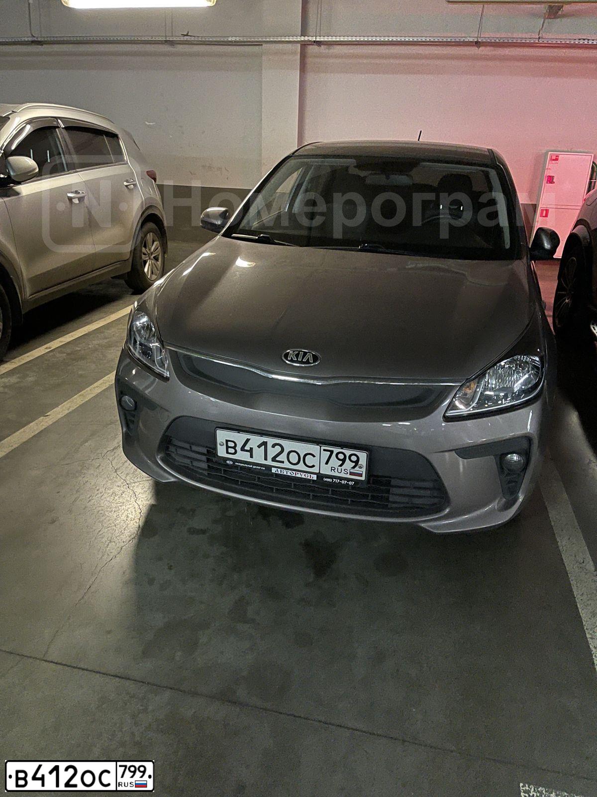 Фото автомобиля KIA RIO, 2019 — госномер В412ОС799. Цвет: СВЕТЛО-КОРИЧНЕВЫЙ