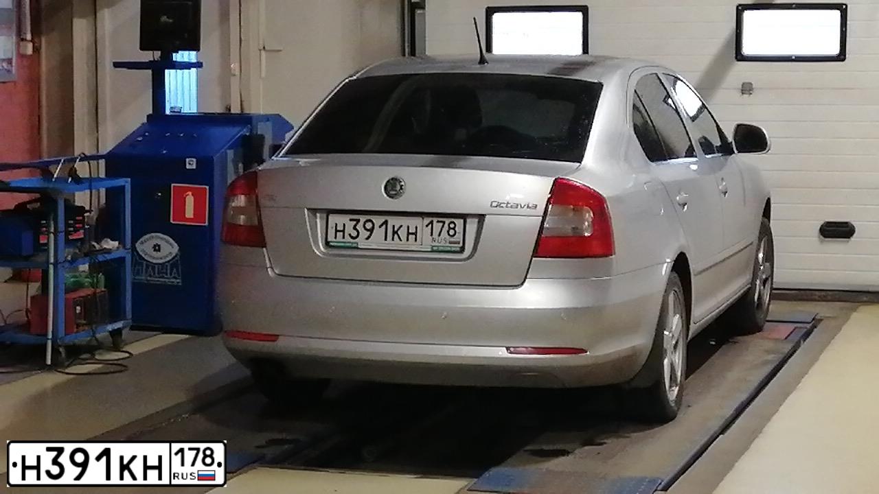 Фото автомобиля SKODA OCTAVIA, 2011 — госномер Н391КН178. Цвет: СЕРЕБРИСТЫЙ