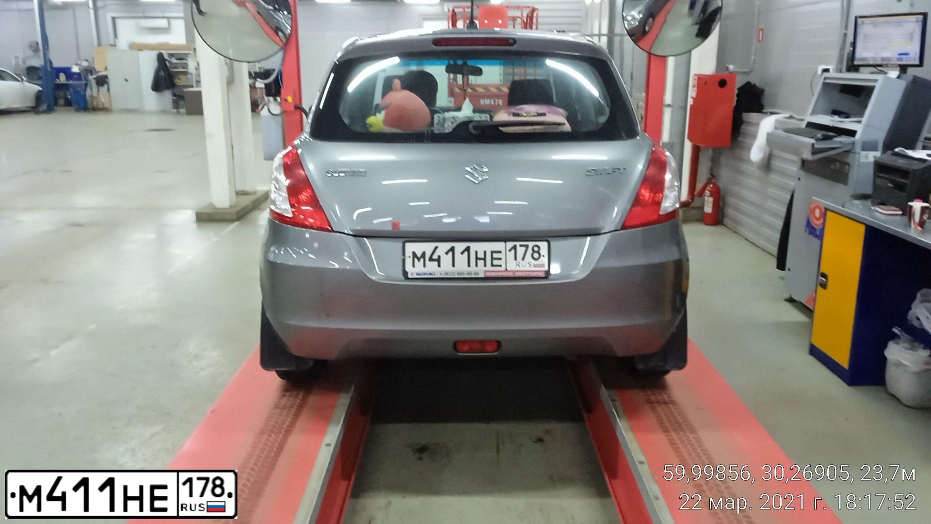 Фото автомобиля SUZUKI SWIFT, 2011 — госномер М411НЕ178. Цвет: СЕРЫЙ