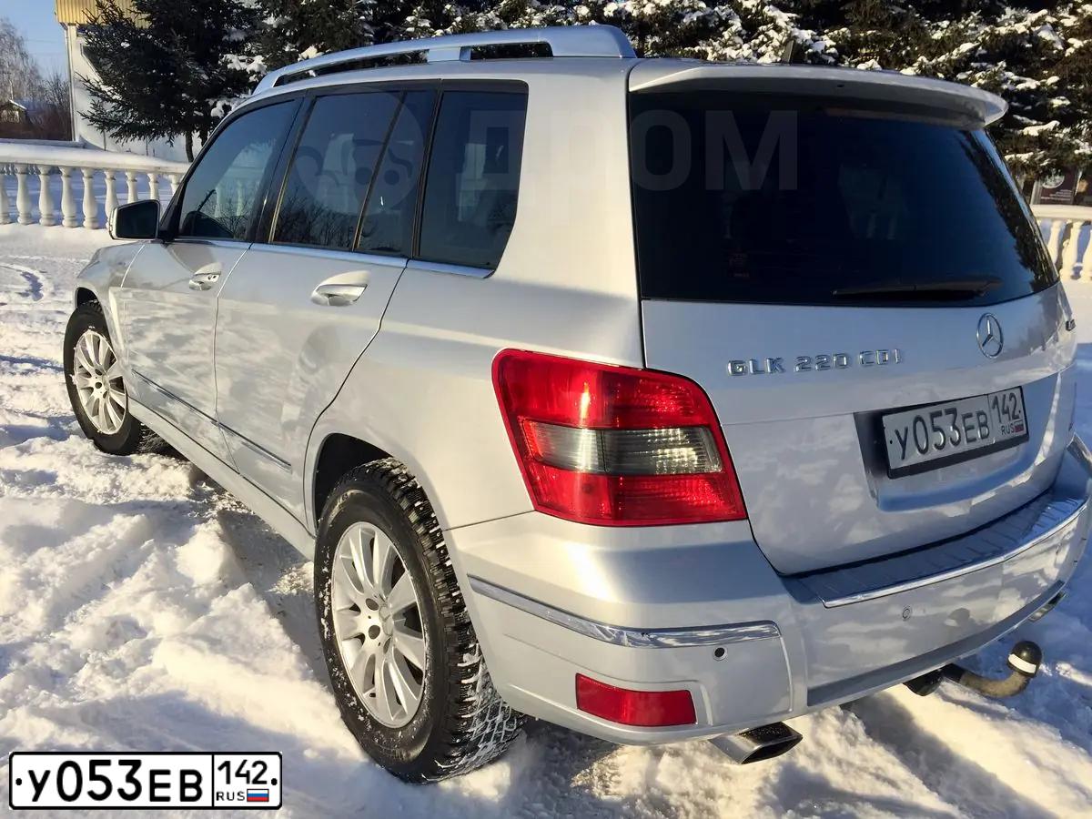 Фото автомобиля MERCEDES GLK-KLASSE, 2010 — госномер О002НН22. Цвет: Серебристый