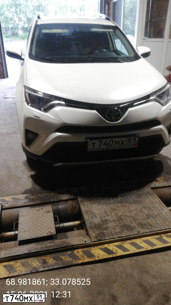 Фото автомобиля TOYOTA RAV4, 2016 — госномер Т740МХ51. Цвет: БЕЛЫЙ
