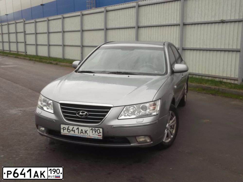 Фото автомобиля HYUNDAI SONATA, 2008 — госномер Р641АК190. Цвет: Серый