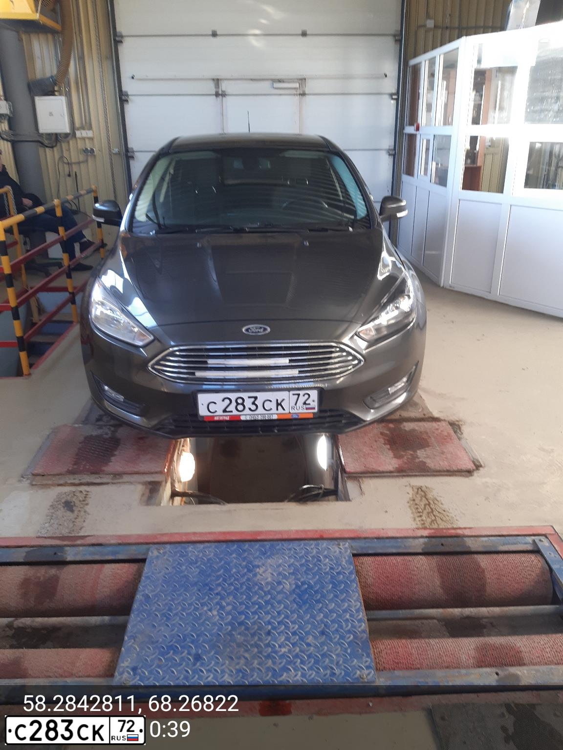Фото автомобиля FORD FOCUS, 2018 — госномер С283СК72. Цвет: Серый
