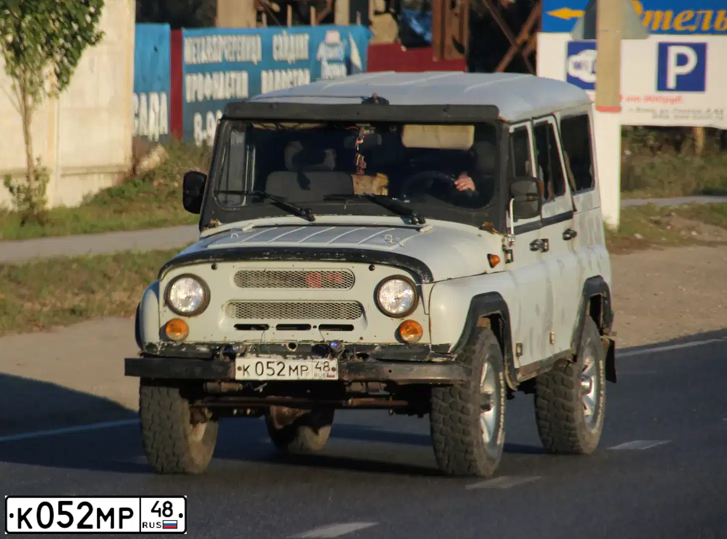Фото автомобиля UAZ 3151 / HUNTER, 1999 — госномер К452КТ48. Цвет: БЕЛАЯ НОЧЬ