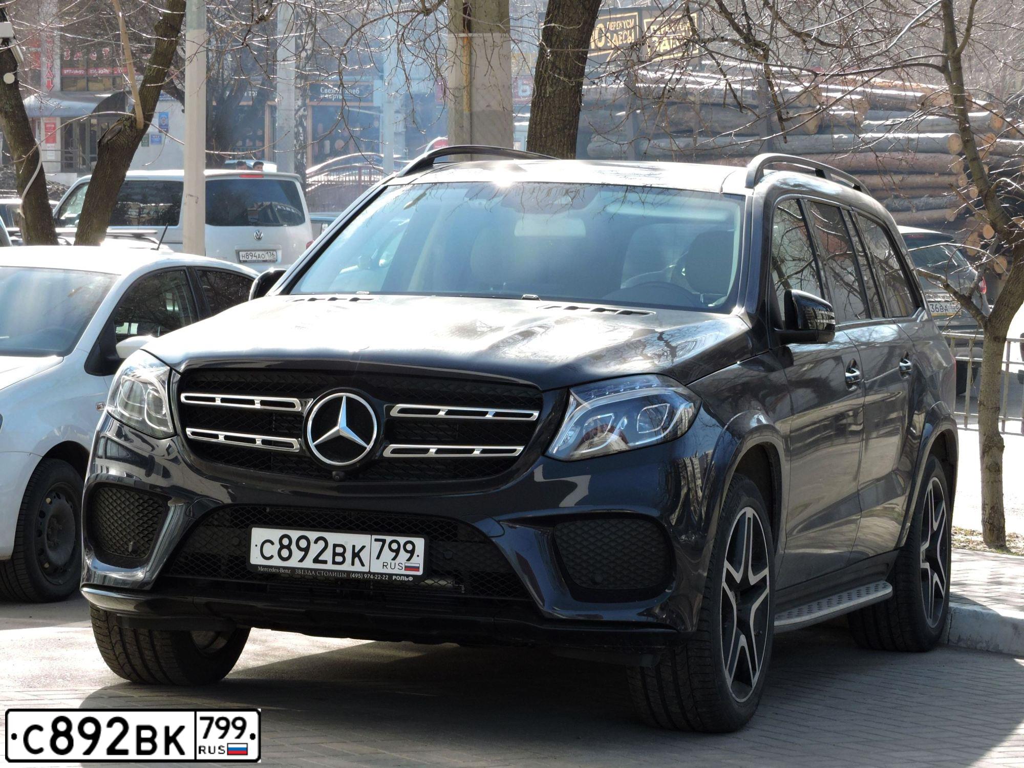 Фото автомобиля MERCEDES GL-KLASSE, 2017 — госномер С892ВК799. Цвет: СИНИЙ