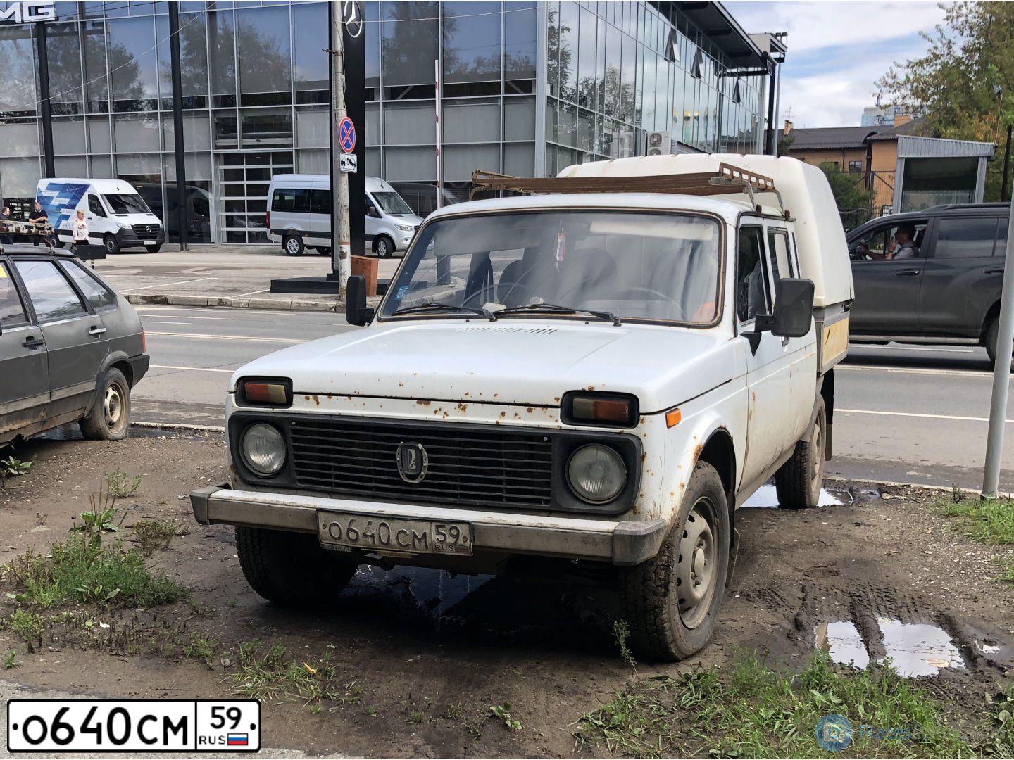 Фото автомобиля LADA 2121 NIVA, 2005 — госномер О640СМ59. Цвет: ЯРКО-БЕЛЫЙ