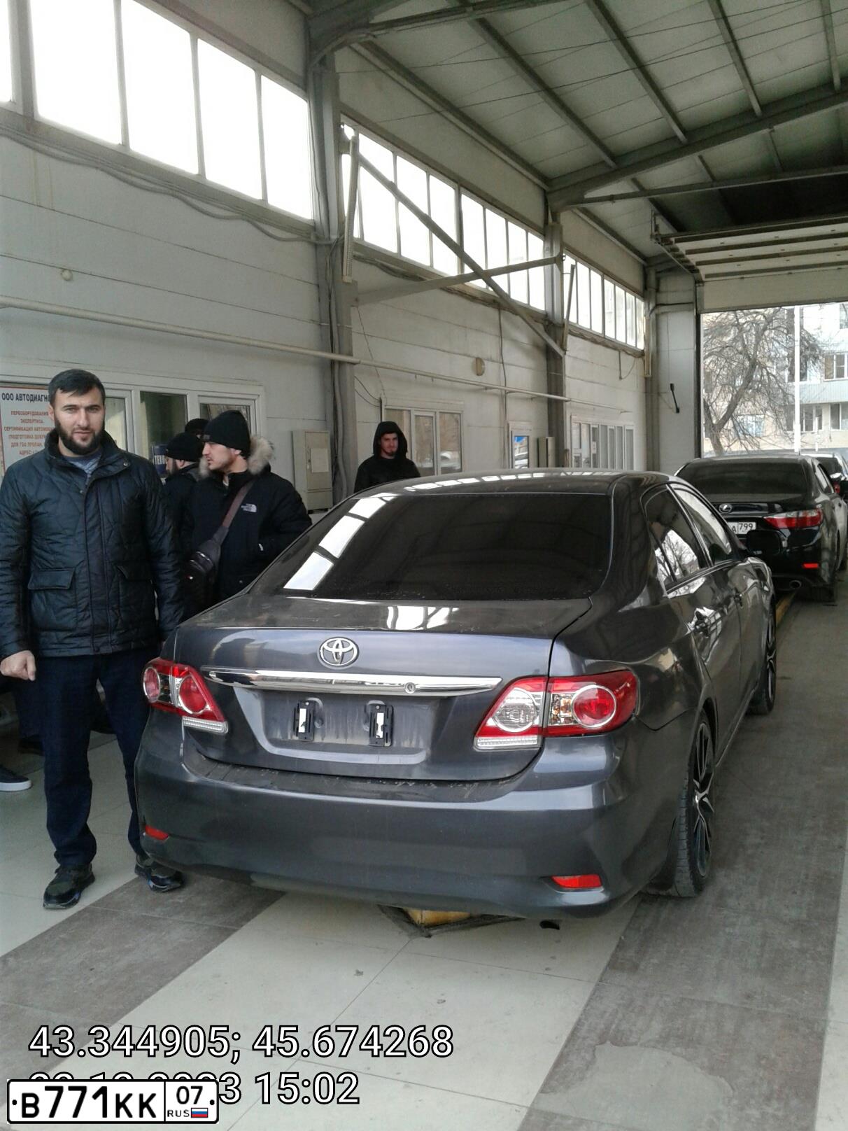 Фото автомобиля TOYOTA CAMRY, 2017 — госномер Т771ММ07. Цвет: ЧЕРНЫЙ МЕТАЛЛИК
