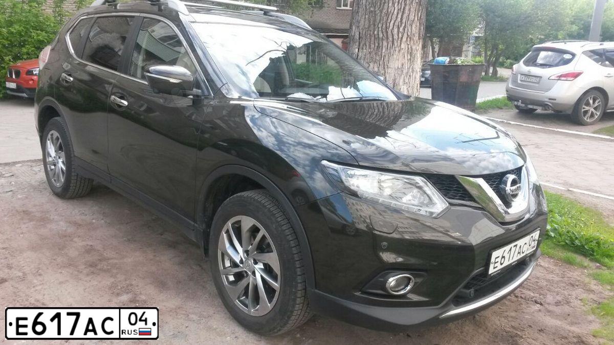 Фото автомобиля NISSAN X-TRAIL, 2015 — госномер Е617АС04. Цвет: ОЛИВКОВЫЙ