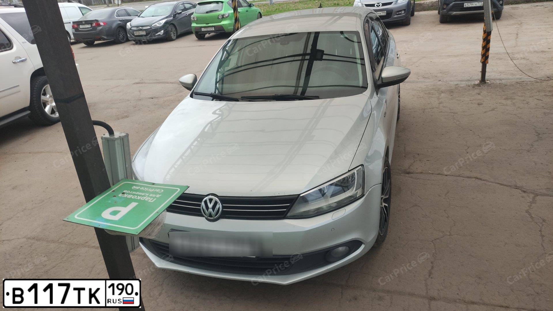 Фото автомобиля VOLKSWAGEN JETTA, 2011 — госномер В117ТК190. Цвет: СЕРЕБРИСТЫЙ