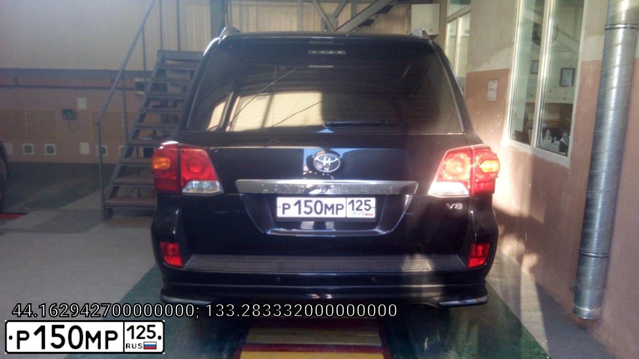 Фото автомобиля TOYOTA LANDCRUISER 200, 2014 — госномер Р150МР125. Цвет: ЧЕРНЫЙ