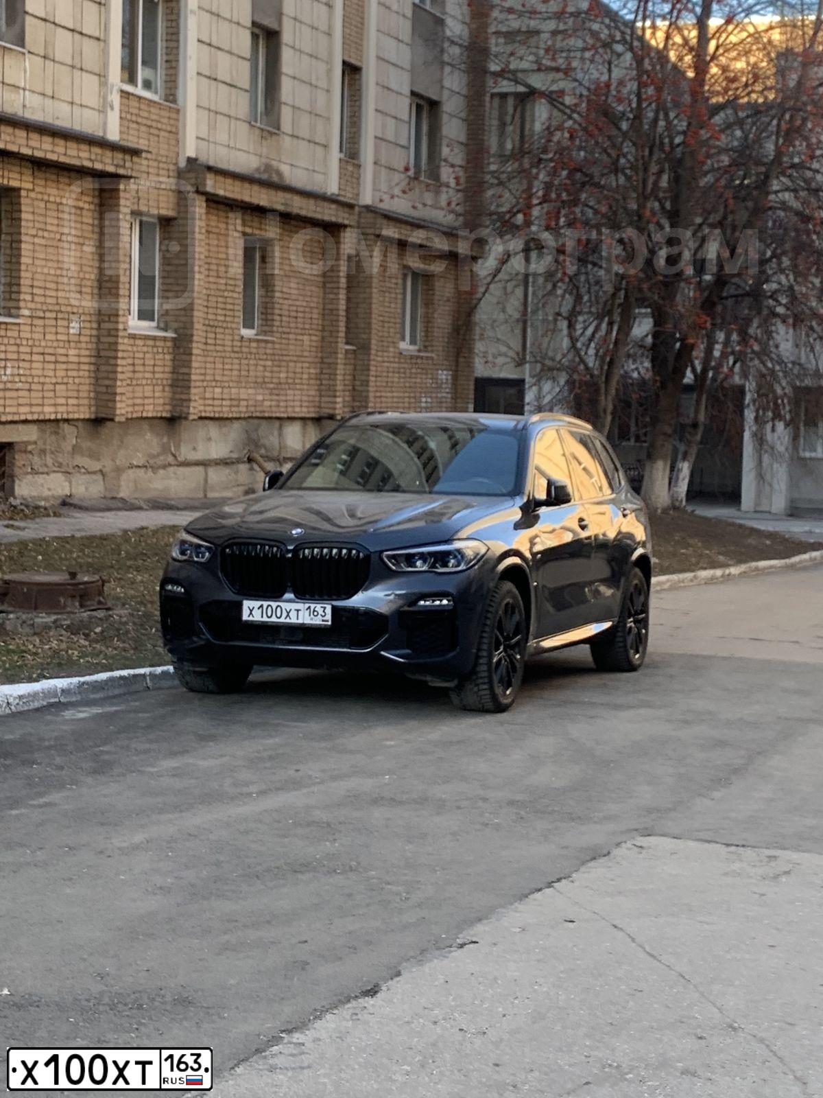 Фото автомобиля TOYOTA CAMRY, 2018 — госномер Х100ХТ163. Цвет: БЕЛЫЙ ПЕРЛАМУТР