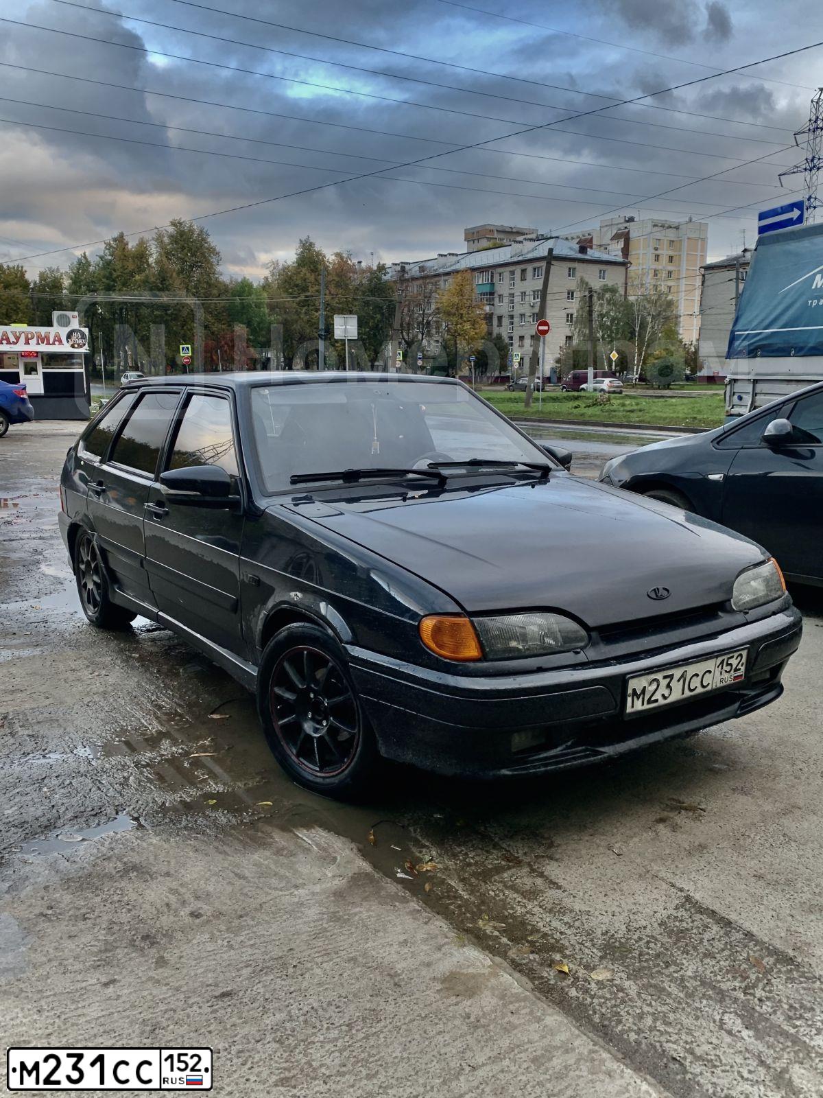 Фото автомобиля LADA 2114 SAMARA, 2008 — госномер Е002ТК152. Цвет: ЧЕРНЫЙ