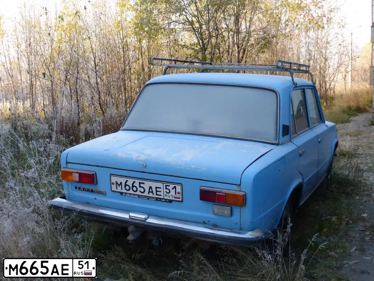 Фото автомобиля LADA 2101, 1983 — госномер М665АЕ51. Цвет: ГОЛУБОЙ