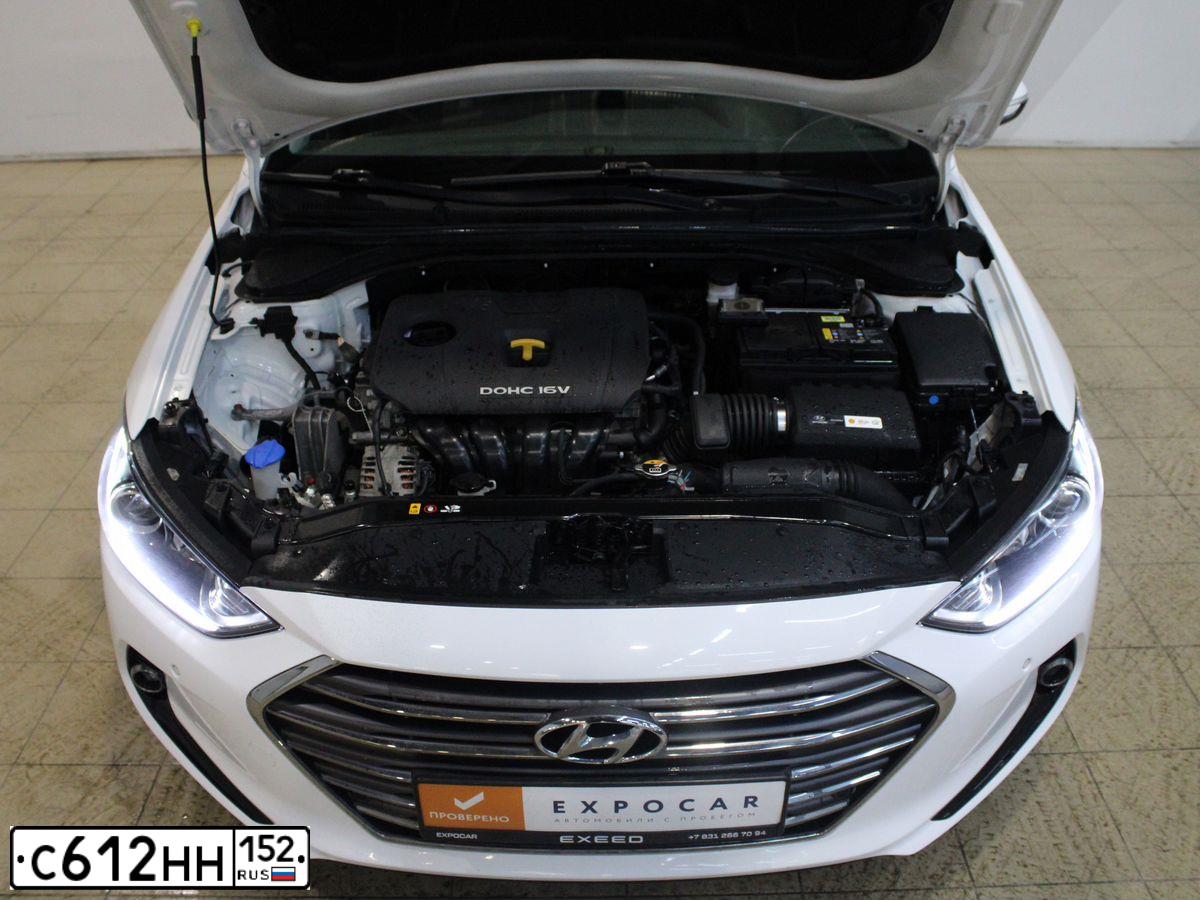 Фото автомобиля HYUNDAI ELANTRA, 2018 — госномер А876ЕВ799. Цвет: Белый