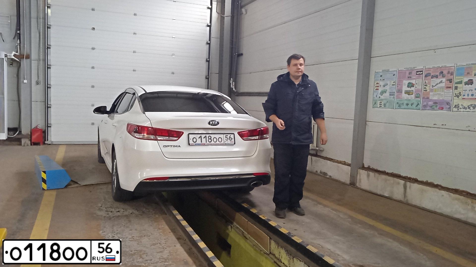 Фото автомобиля TOYOTA CAMRY, 2012 — госномер О118ОО56. Цвет: ЧЕРНЫЙ МЕТАЛЛИК