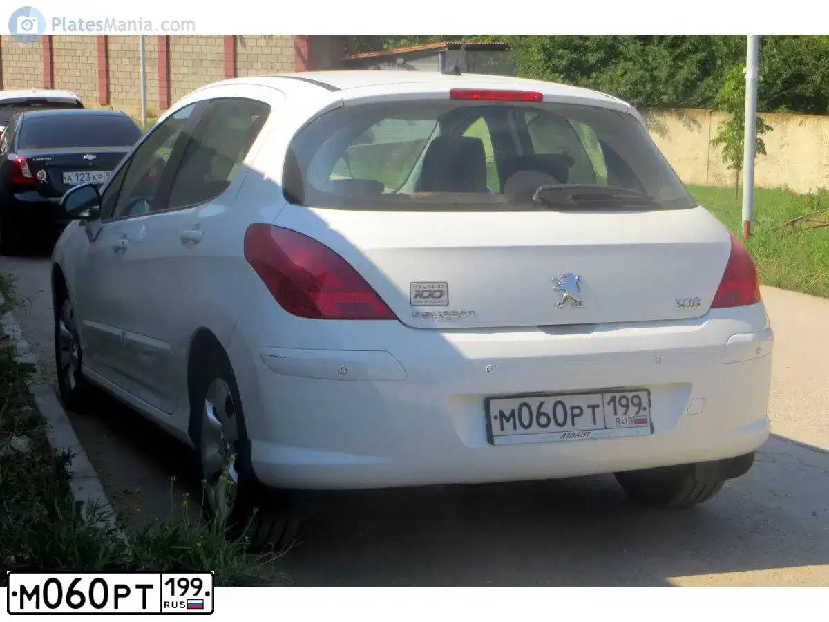 Фото автомобиля KIA RIO, 2017 — госномер М060РТ199. Цвет: БЕЛЫЙ