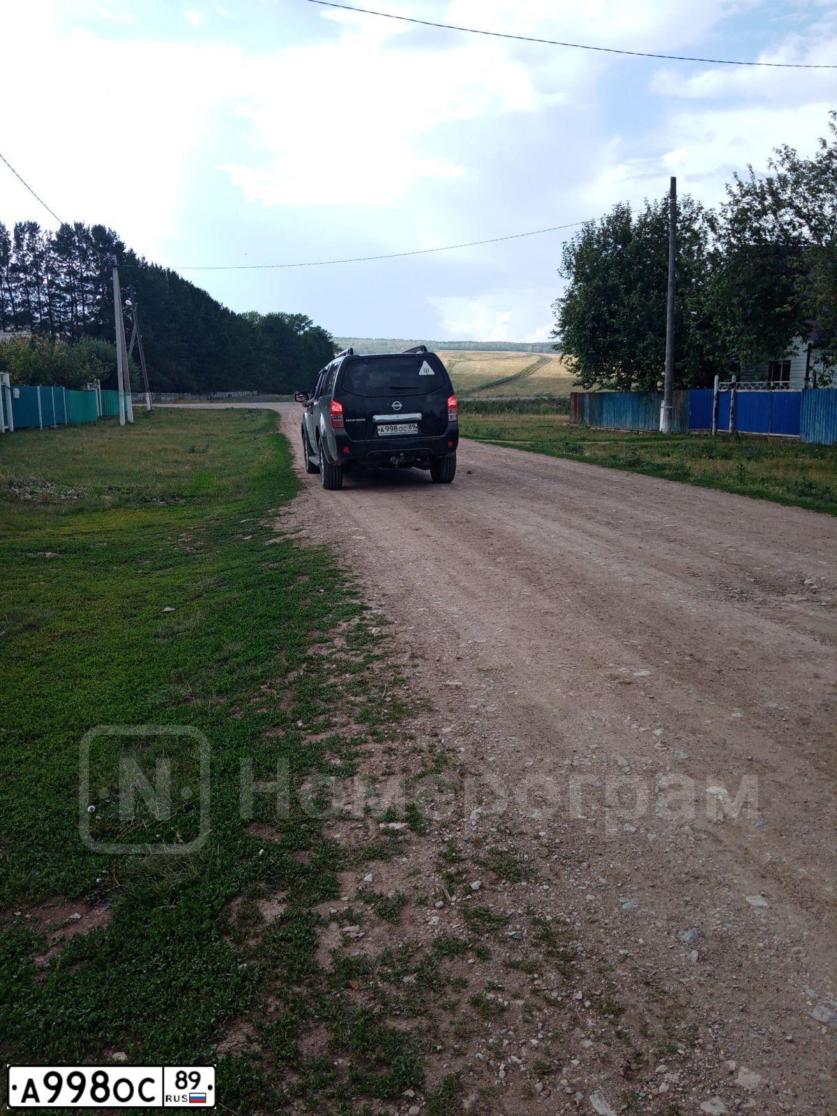 Фото автомобиля NISSAN PATHFINDER, 2011 — госномер А998ОС89. Цвет: ЧЕРНЫЙ