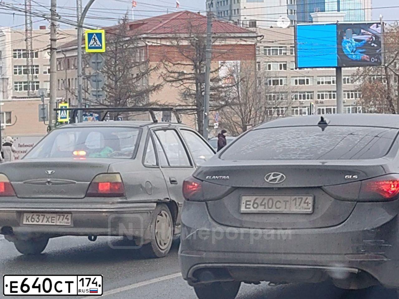 Фото автомобиля HYUNDAI ELANTRA, 2015 — госномер Е640СТ174. Цвет: ЧЕРНЫЙ