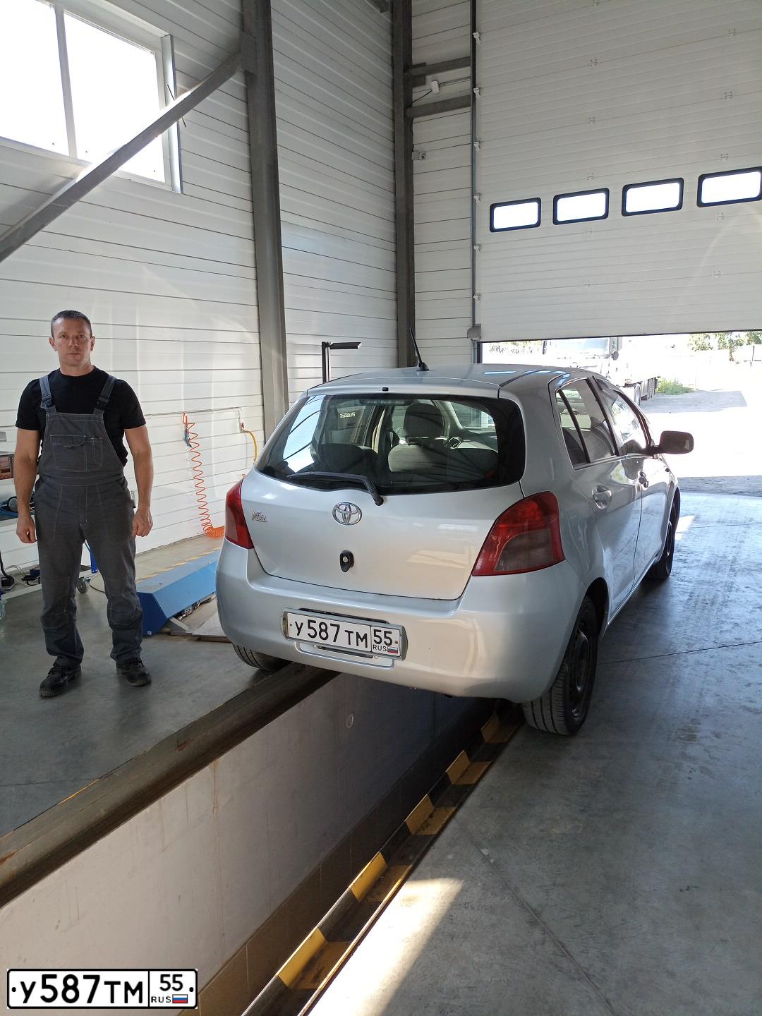 Фото автомобиля TOYOTA VITZ, 2005 — госномер В551МХ155