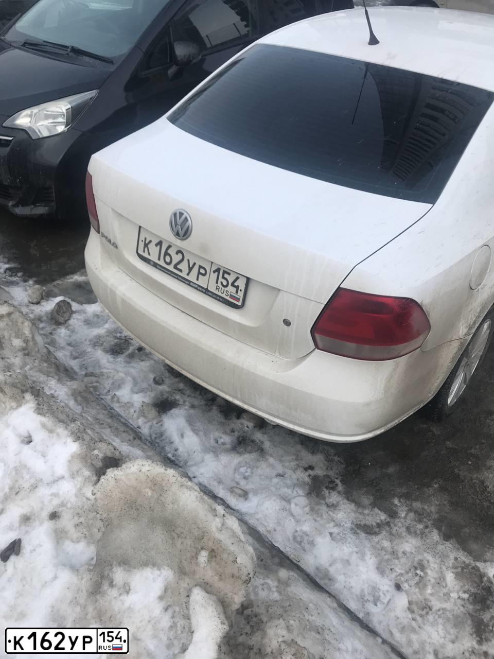 Фото автомобиля VOLKSWAGEN POLO, 2013 — госномер Н100СН70. Цвет: Белый