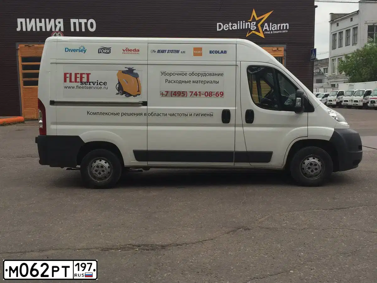 Фото автомобиля PEUGEOT BOXER, 2011 — госномер А283ТВ147. Цвет: Белый