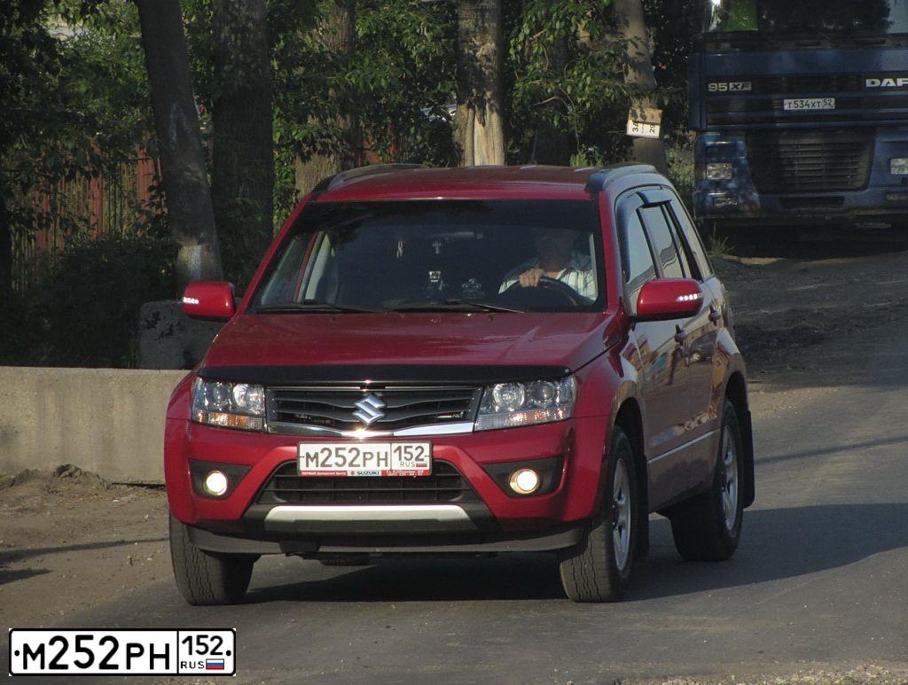 Фото автомобиля SUZUKI /GRAND/ VITARA, 2013 — госномер Т556АА152. Цвет: Красный