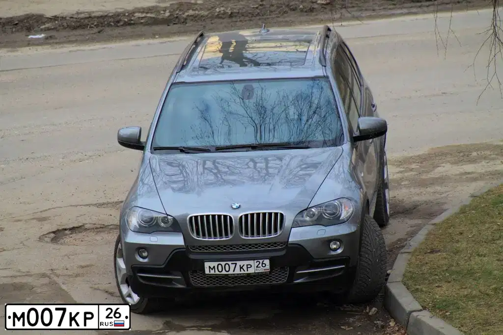 Фото автомобиля BMW X5, 2015 — госномер Е875СА134. Цвет: БЕЛЫЙ МЕТАЛЛИК
