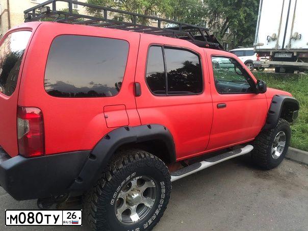Фото автомобиля NISSAN XTERRA/PALADIN/, 2001 — госномер М080ТУ26. Цвет: КРАСНЫЙ
