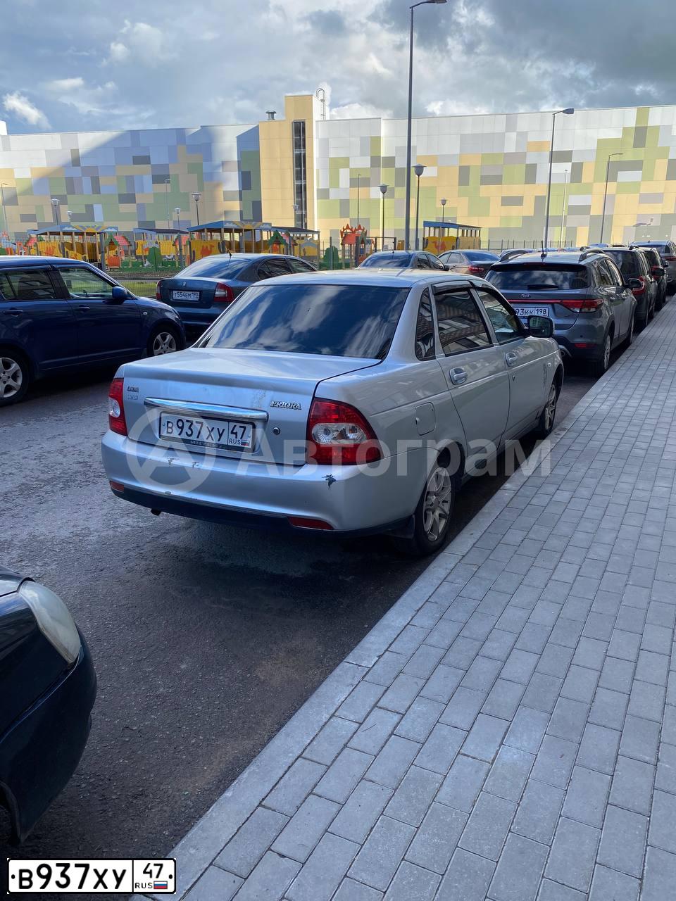 Фото автомобиля LADA 2170 PRIORA, 2009 — госномер В937ХУ47. Цвет: СВЕТЛО-СЕРЕБРИСТЫЙ МЕТАЛЛ