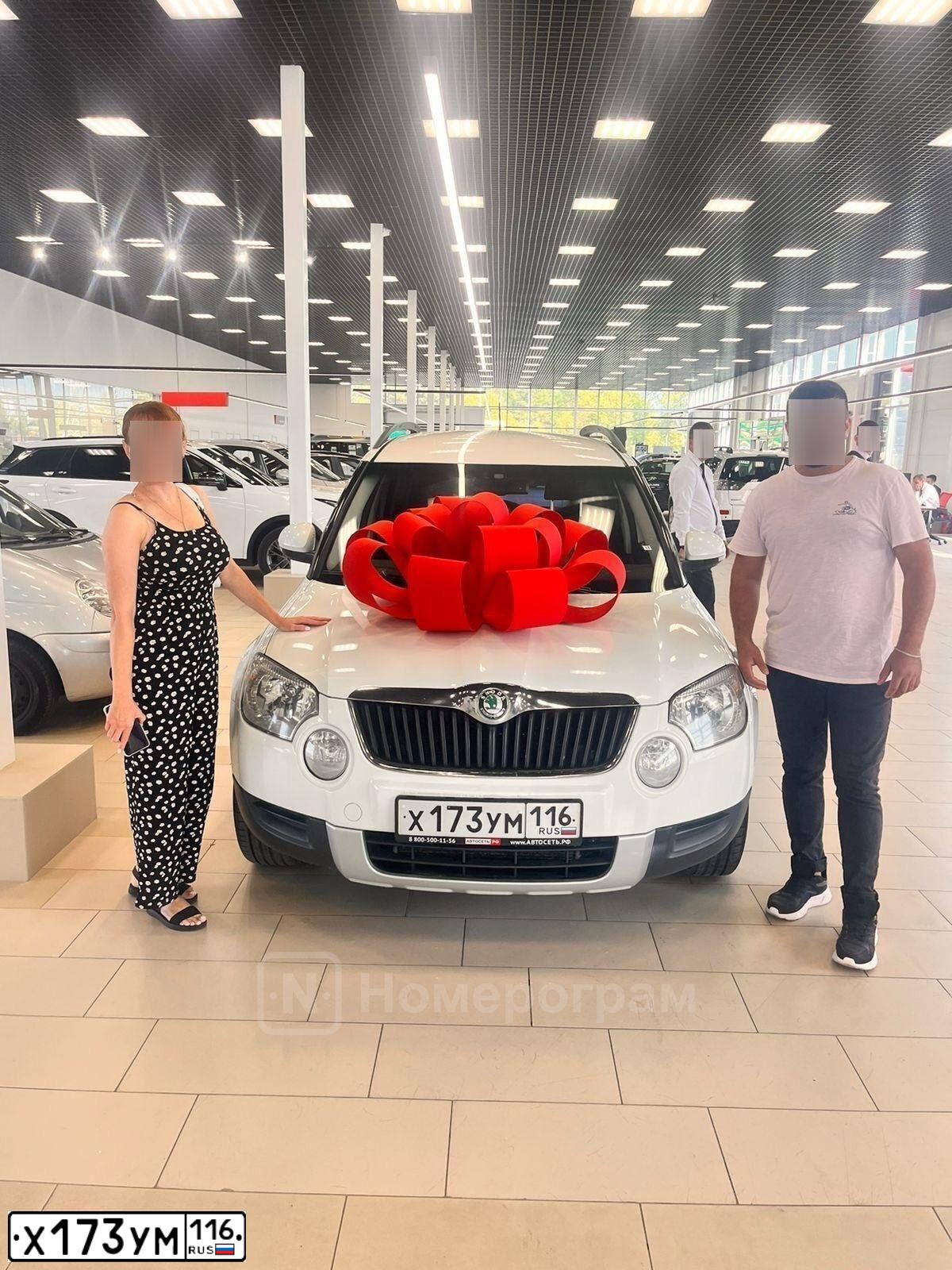 Фото автомобиля SKODA YETI, 2013 — госномер О727СС21. Цвет: БЕЛЫЙ
