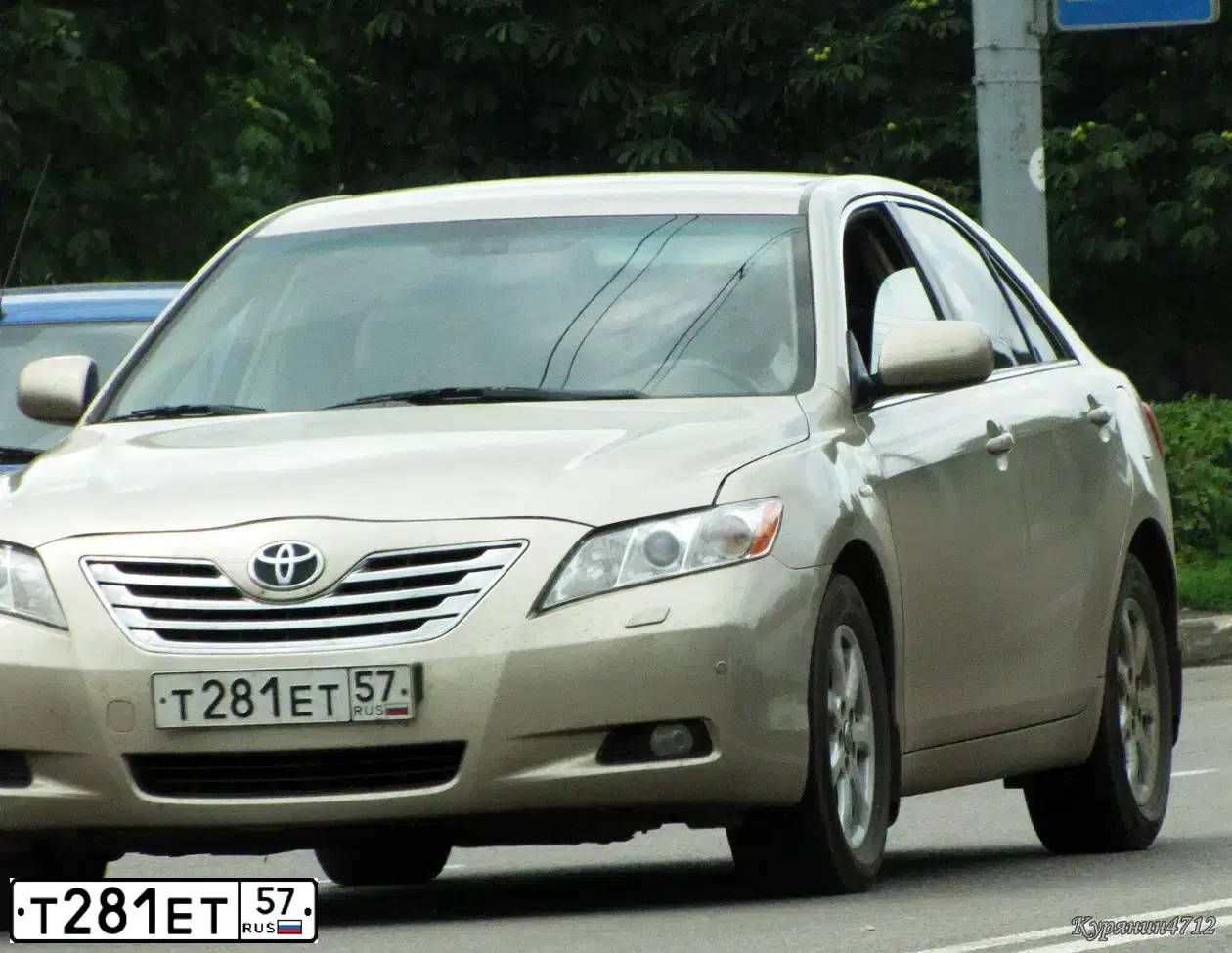 Фото автомобиля TOYOTA CAMRY, 2007 — госномер Т281ЕТ57. Цвет: БЕЖЕВЫЙ