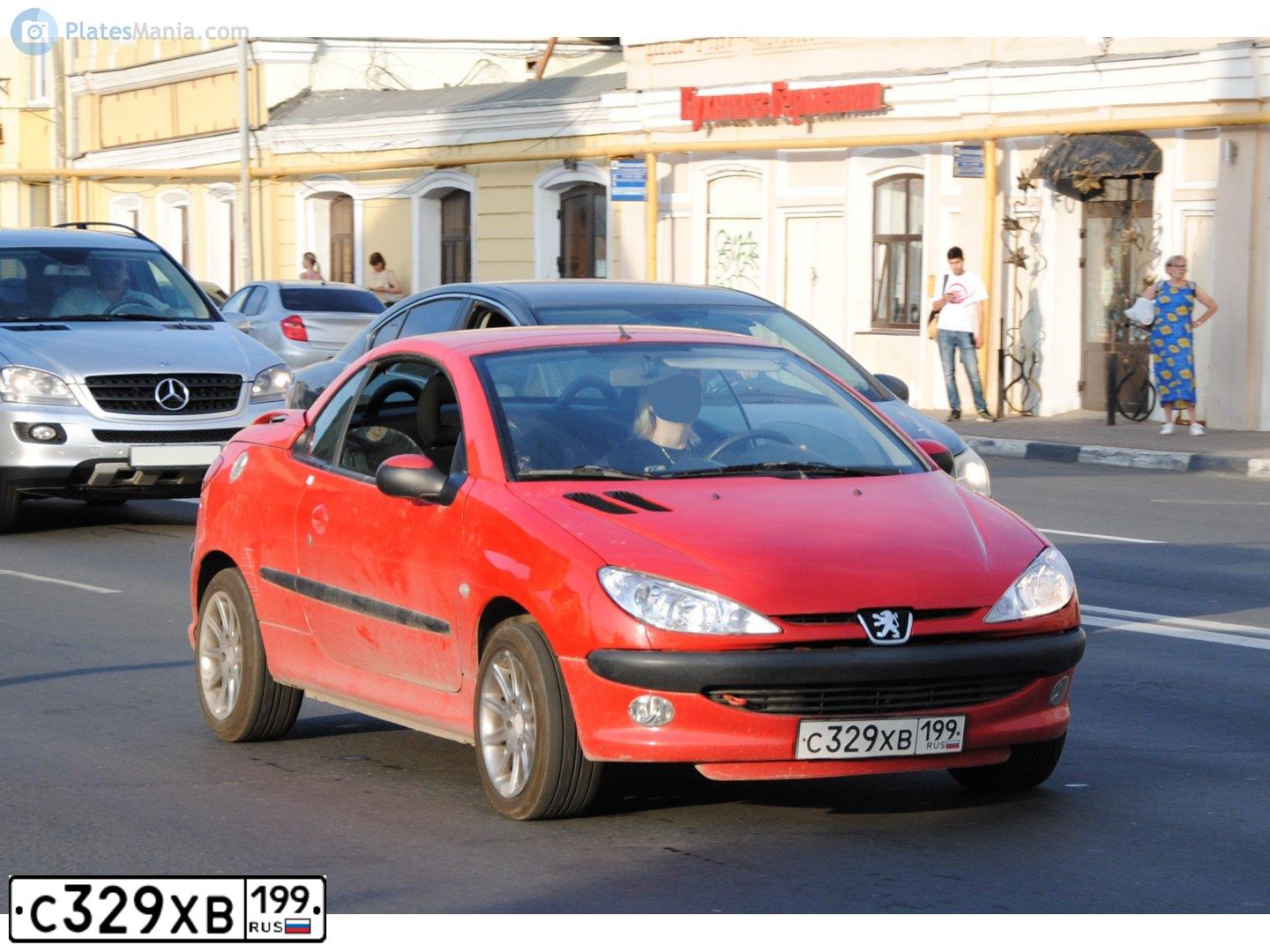Фото автомобиля PEUGEOT 206 CC, 2001 — госномер С329ХВ199. Цвет: Красный
