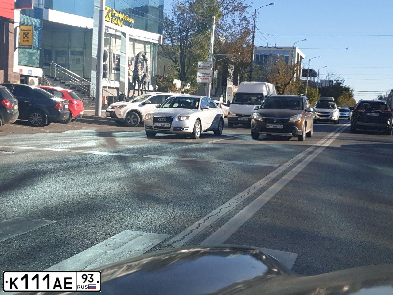 Фото автомобиля AUDI A4, 2005 — госномер Х904МВ136. Цвет: Серебристый