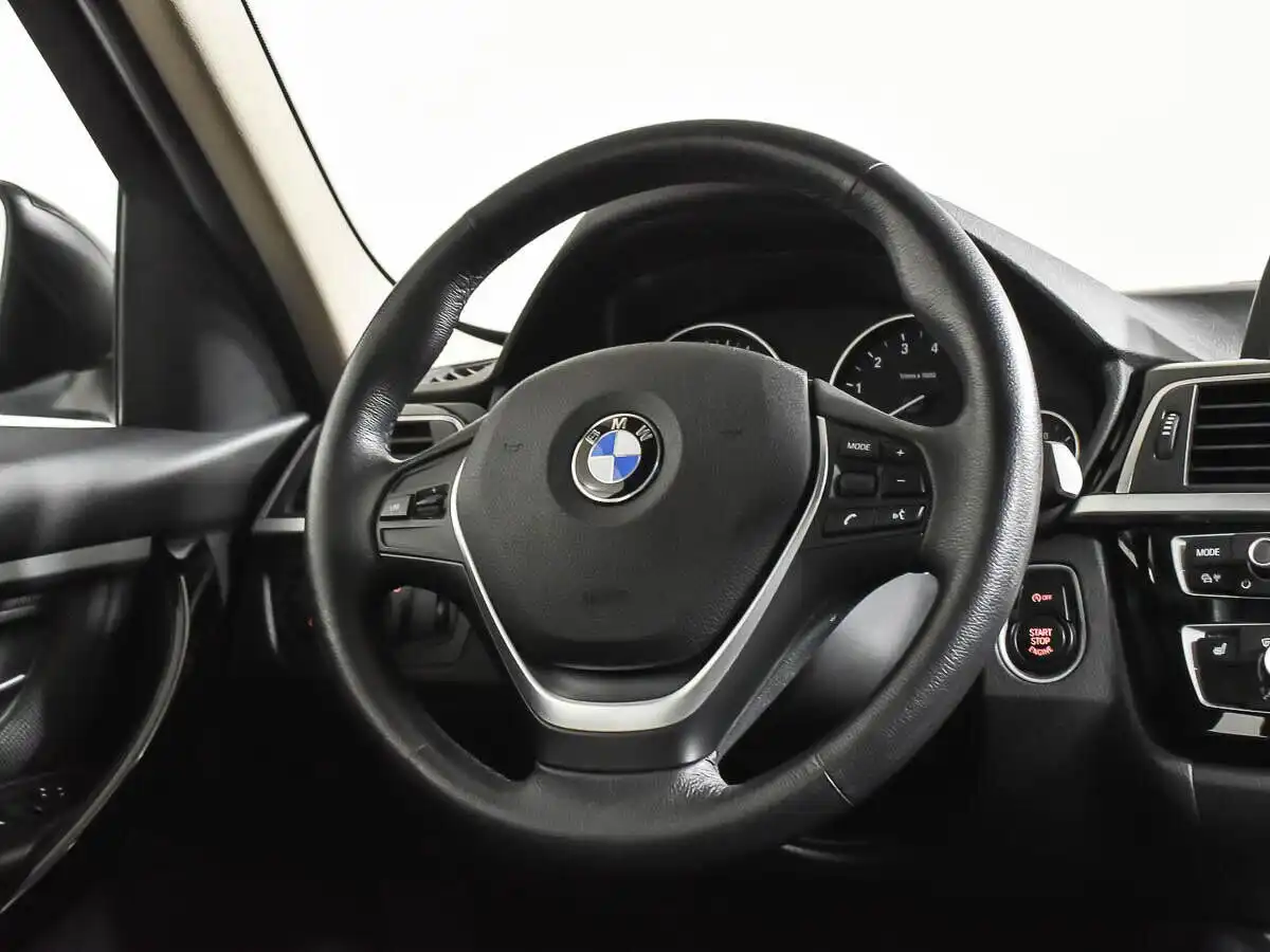 Фото автомобиля BMW SERIE 3, 2017 — госномер Х354СВ790. Цвет: ЧЕРНЫЙ