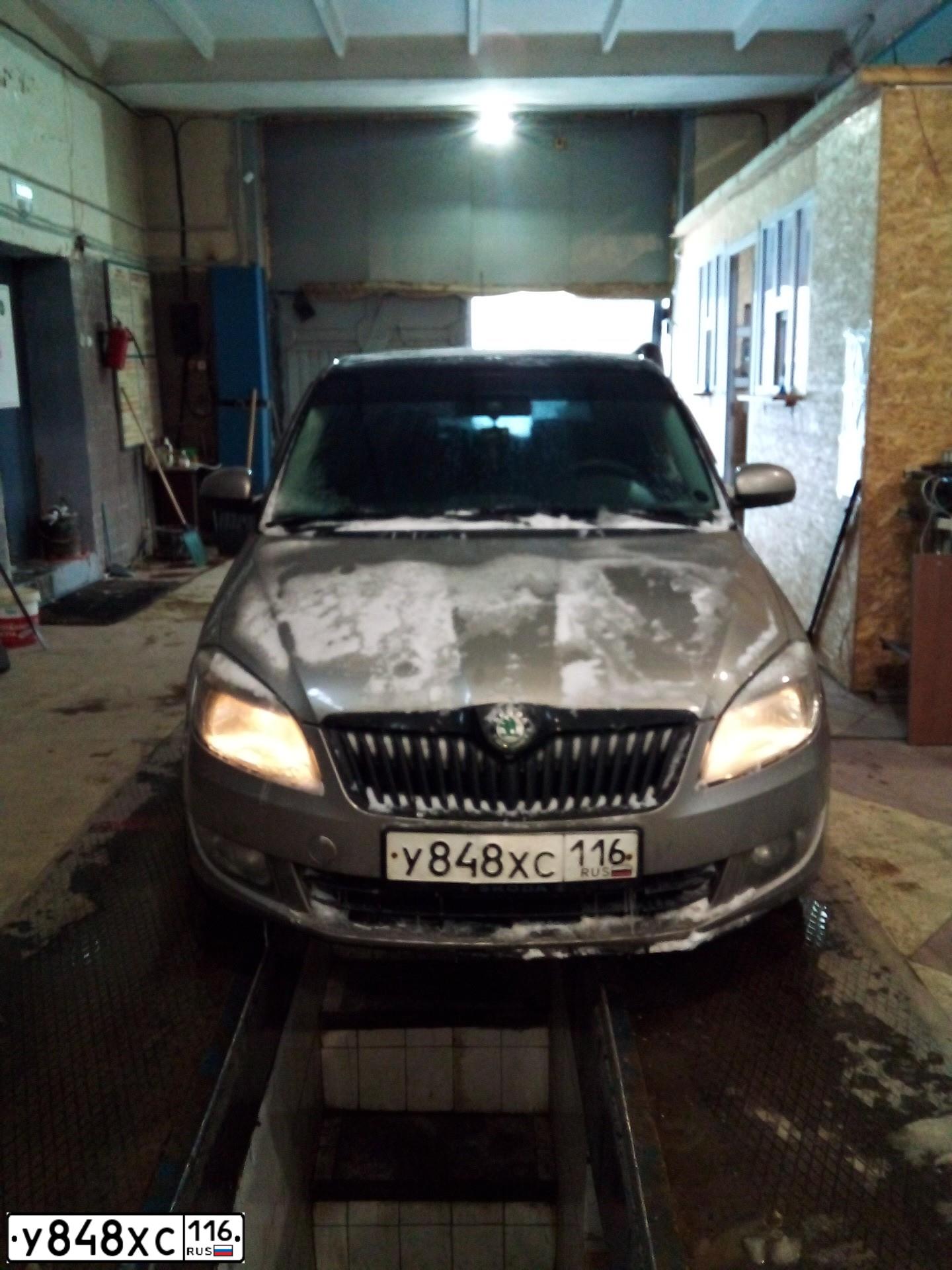 Фото автомобиля SKODA FABIA, 2010 — госномер У848ХС116. Цвет: СЕРЫЙ