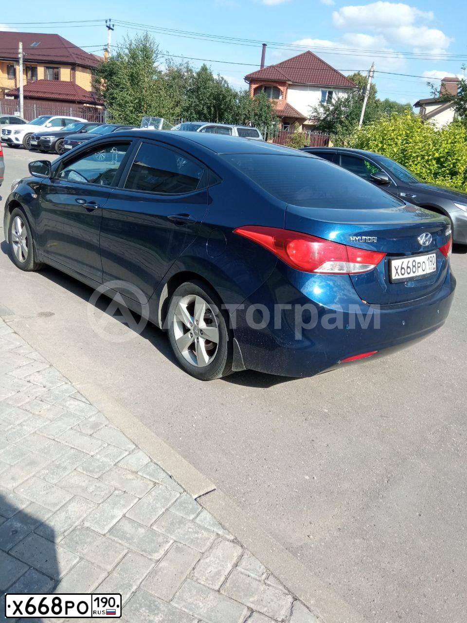 Фото автомобиля HYUNDAI ELANTRA, 2011 — госномер Р357НН30. Цвет: синий