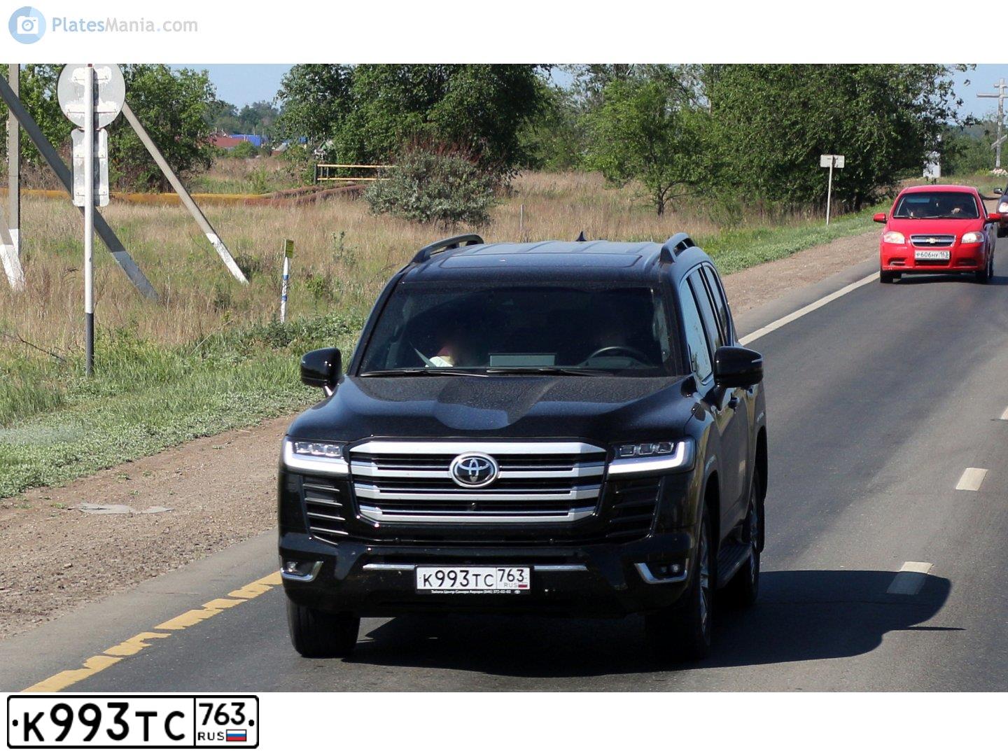 Фото автомобиля TOYOTA LAND CRUISER 300, 2023 — госномер К993ТС763. Цвет: ЧЕРНЫЙ