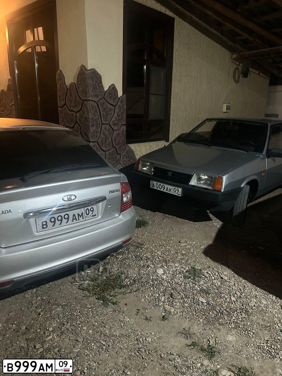 Фото автомобиля LADA 2172 PRIORA, 2009 — госномер В999АМ09. Цвет: СВЕТЛО-СЕРЕБРИСТЫЙ МЕТАЛЛ