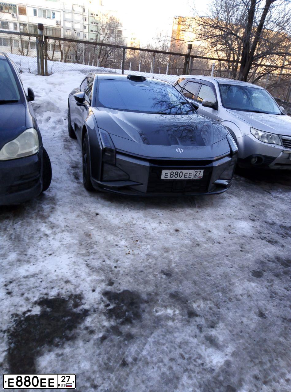 Фото автомобиля TOYOTA LANDCRUISER, 2009 — госномер Е880ЕЕ27. Цвет: БОРДОВЫЙ