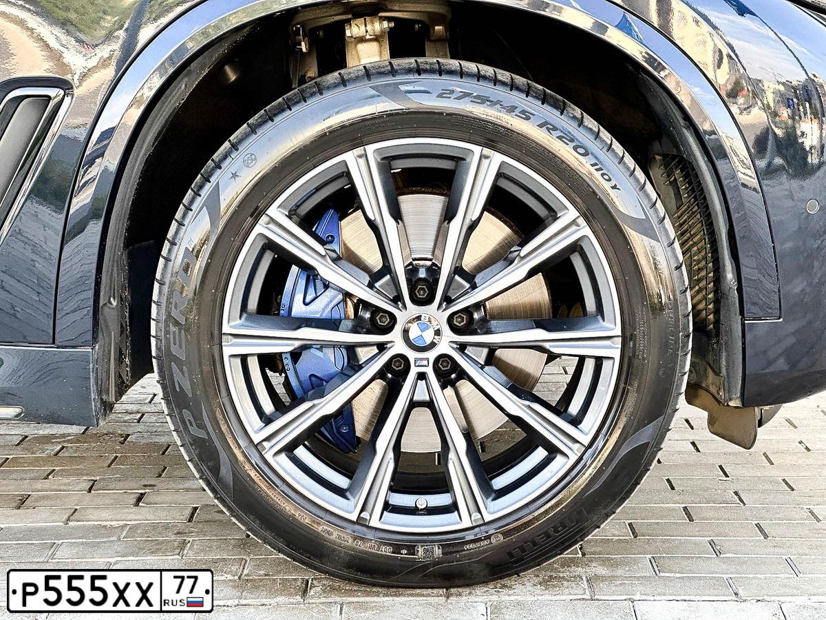Фото автомобиля MINI COOPER, 2014 — госномер Е526КР977. Цвет: КОРИЧНЕВЫЙ