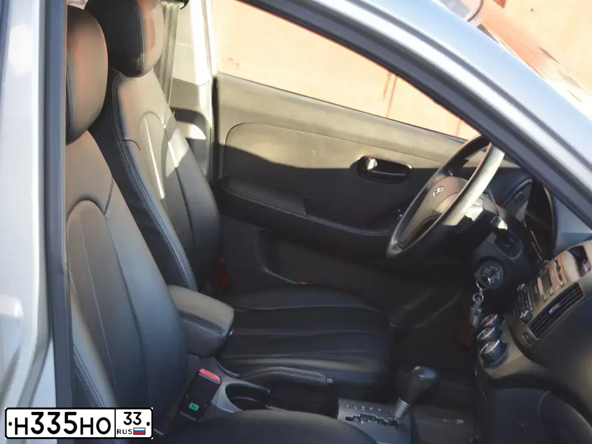 Фото автомобиля HYUNDAI ELANTRA, 2008 — госномер С005РМ33. Цвет: ЖЕЛТО-ПЕСОЧНЫЙ