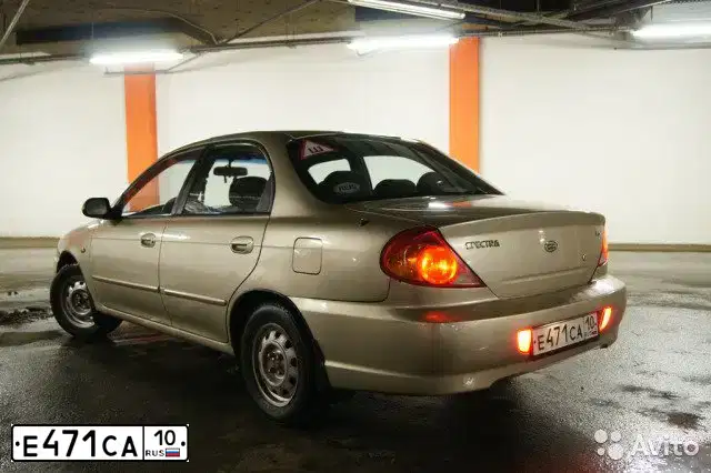 Фото автомобиля KIA SPECTRA, 2007 — госномер Е471СА10. Цвет: Золотисто-бежевый