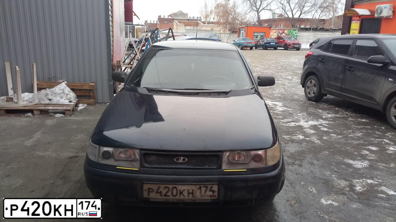 Фото автомобиля LADA 2112, 2004 — госномер Р420КН174. Цвет: ЧЕРНЫЙ